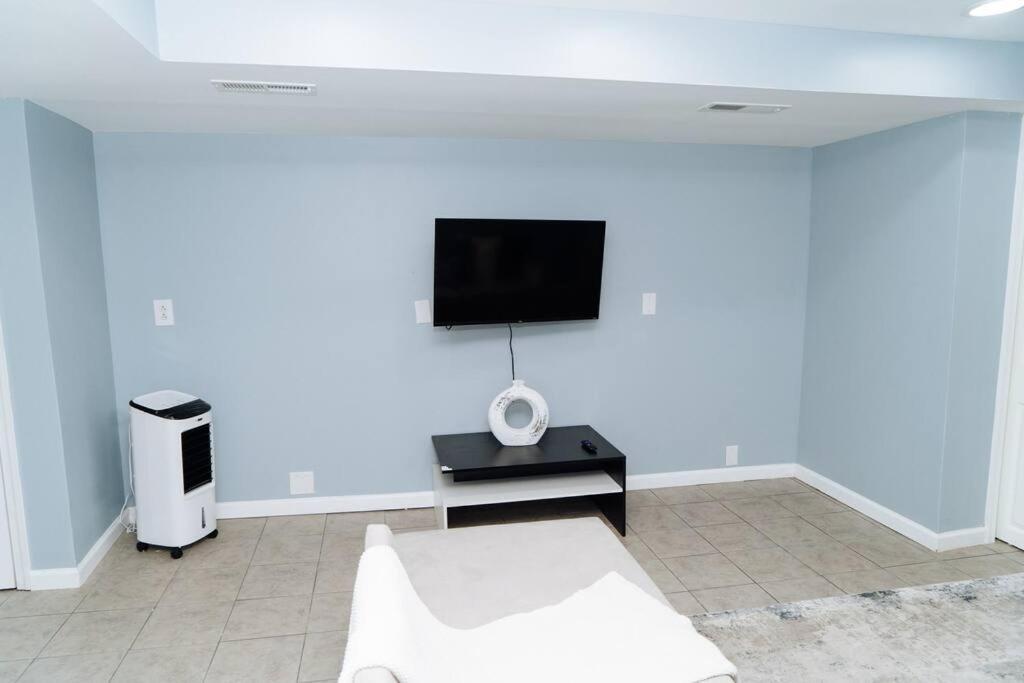 Apartment King Bed/ Apartment/free St Parking/ Quiet *