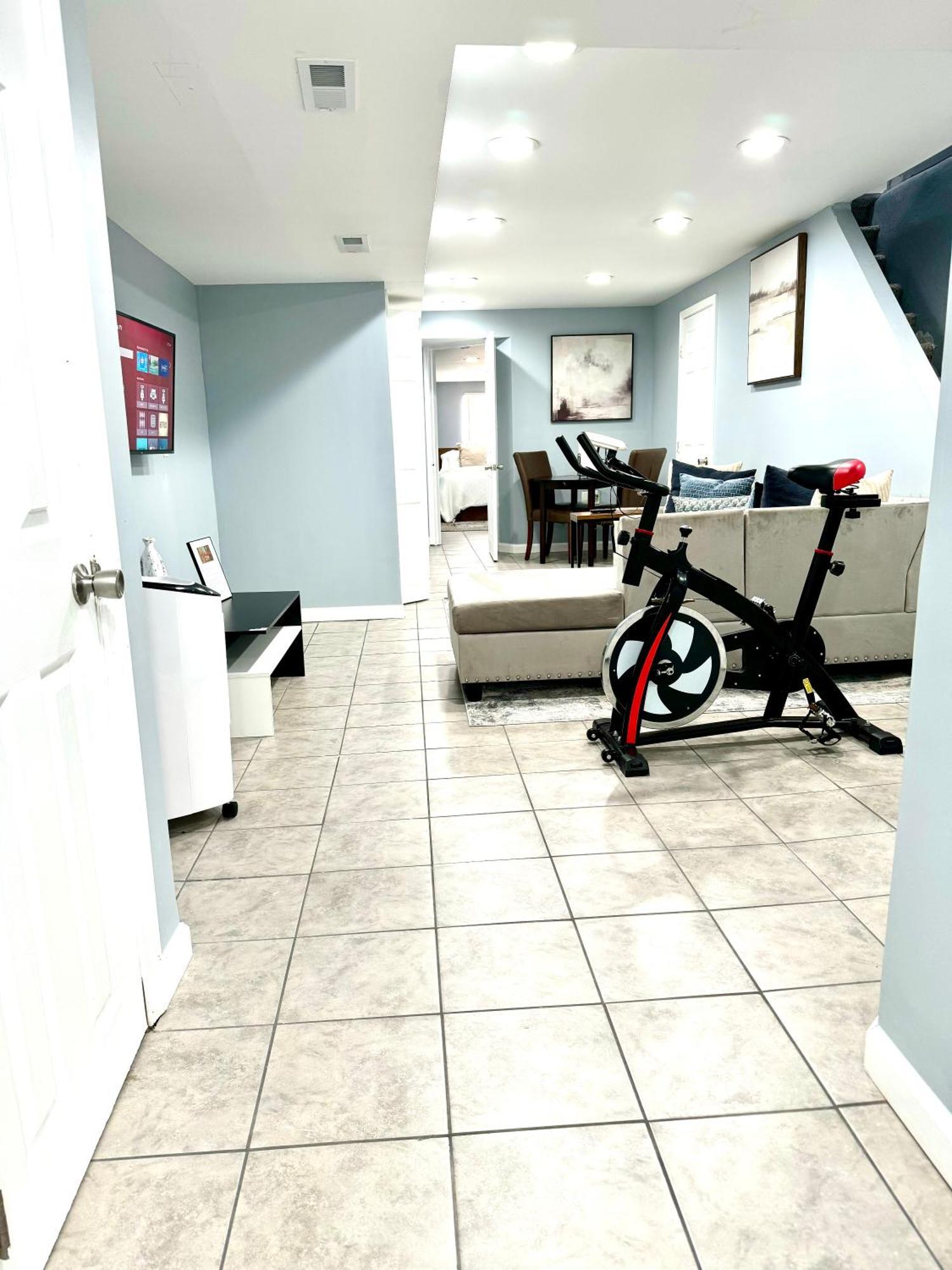 King Bed/ Apartment/free St Parking/ Quiet Apartment Philadelphia